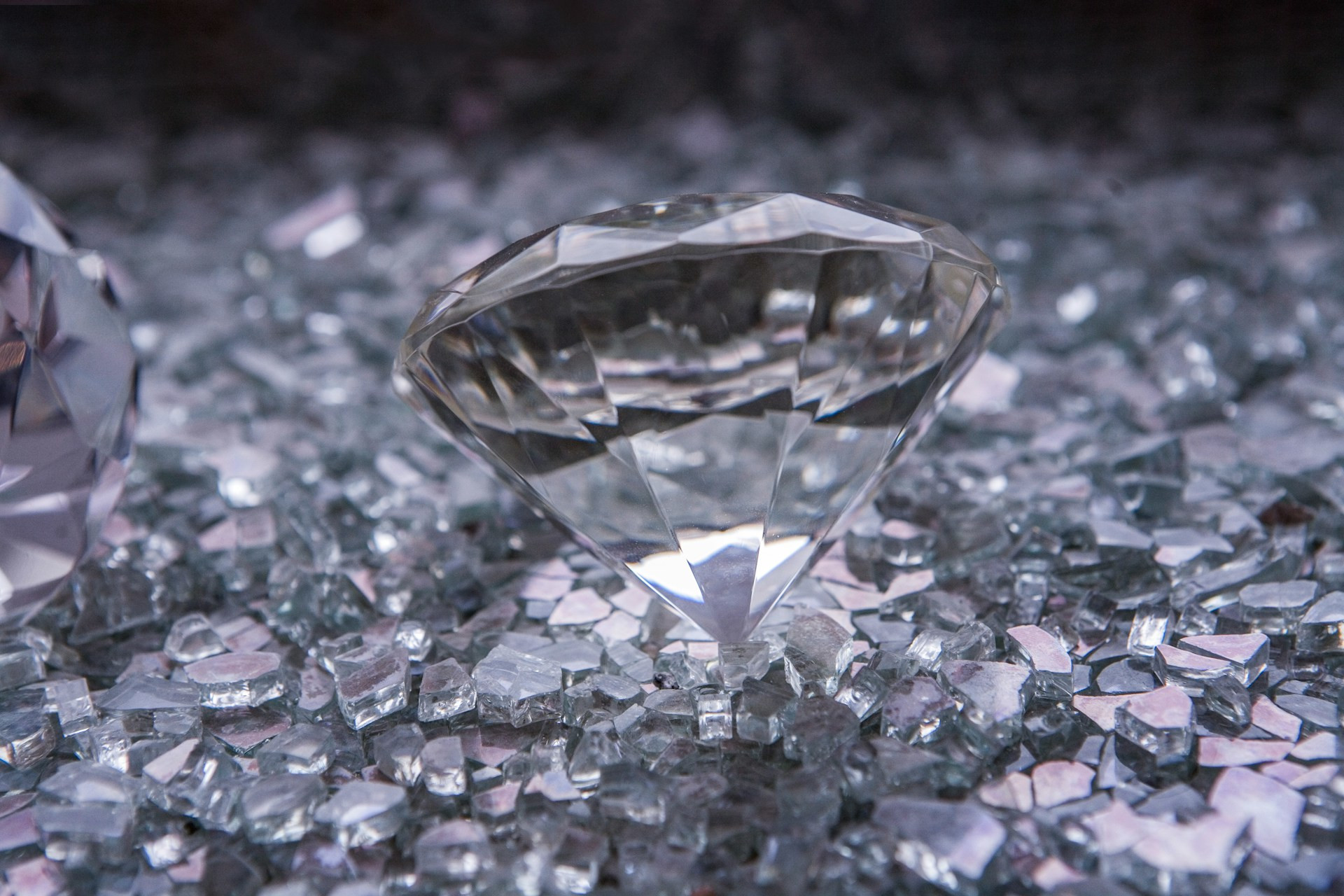 I Diamanti: Cristalli dalle Proprietà Straordinarie